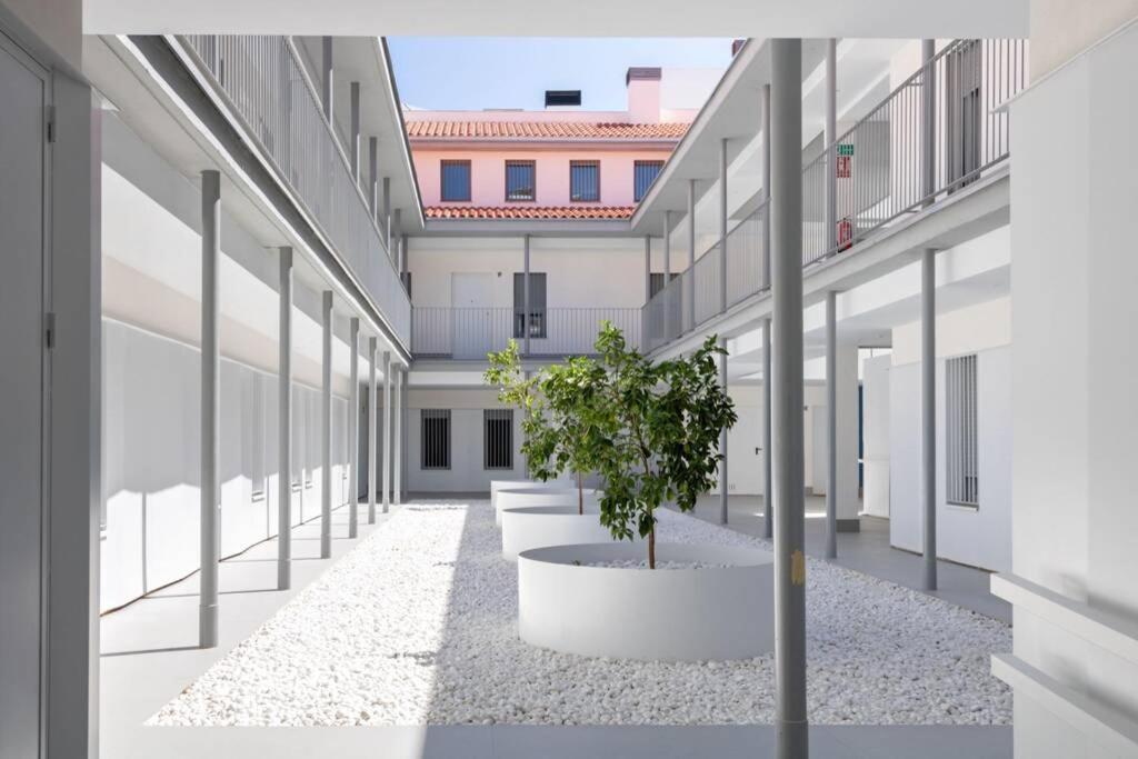Triana Pages Oasis By Valcambre * Sevilha